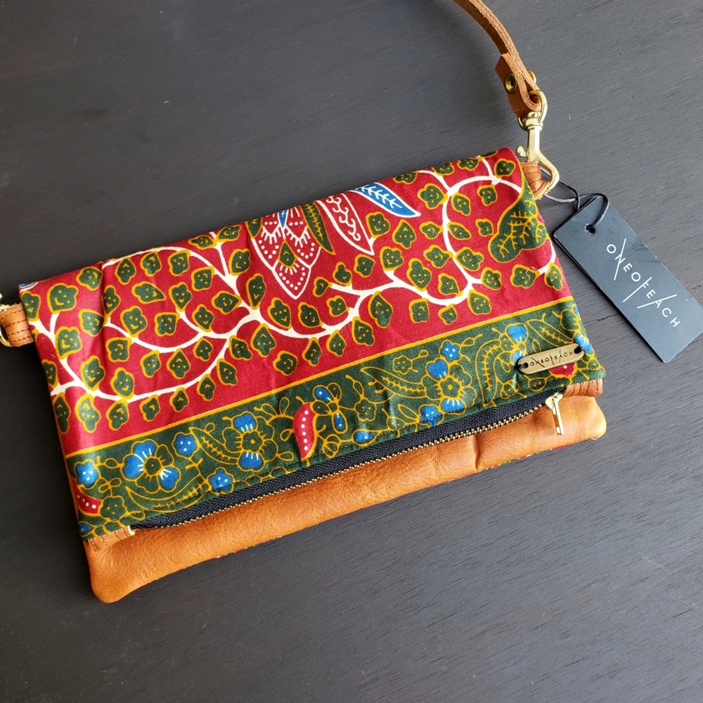 NWT ONEOFEACH Fold Over Clutch  Crossbody Bag